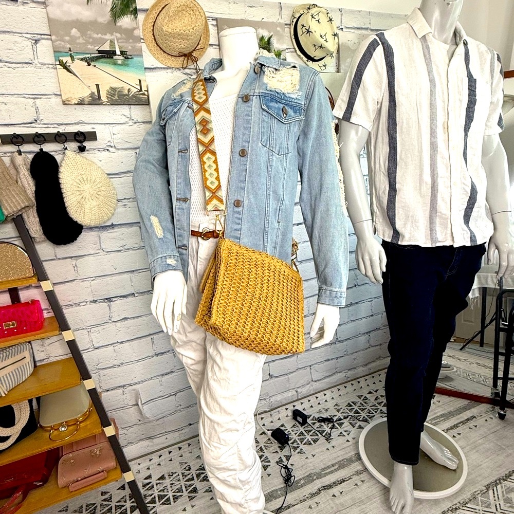 Woven Tan crossbody/purse with Aztec printed strap - Picture 4 of 12